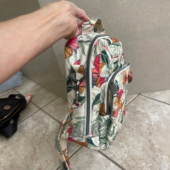 LUG Ranger Lily Sand Crossbody Bag/Strap Floral Beige quilted - Picture 5 of 9